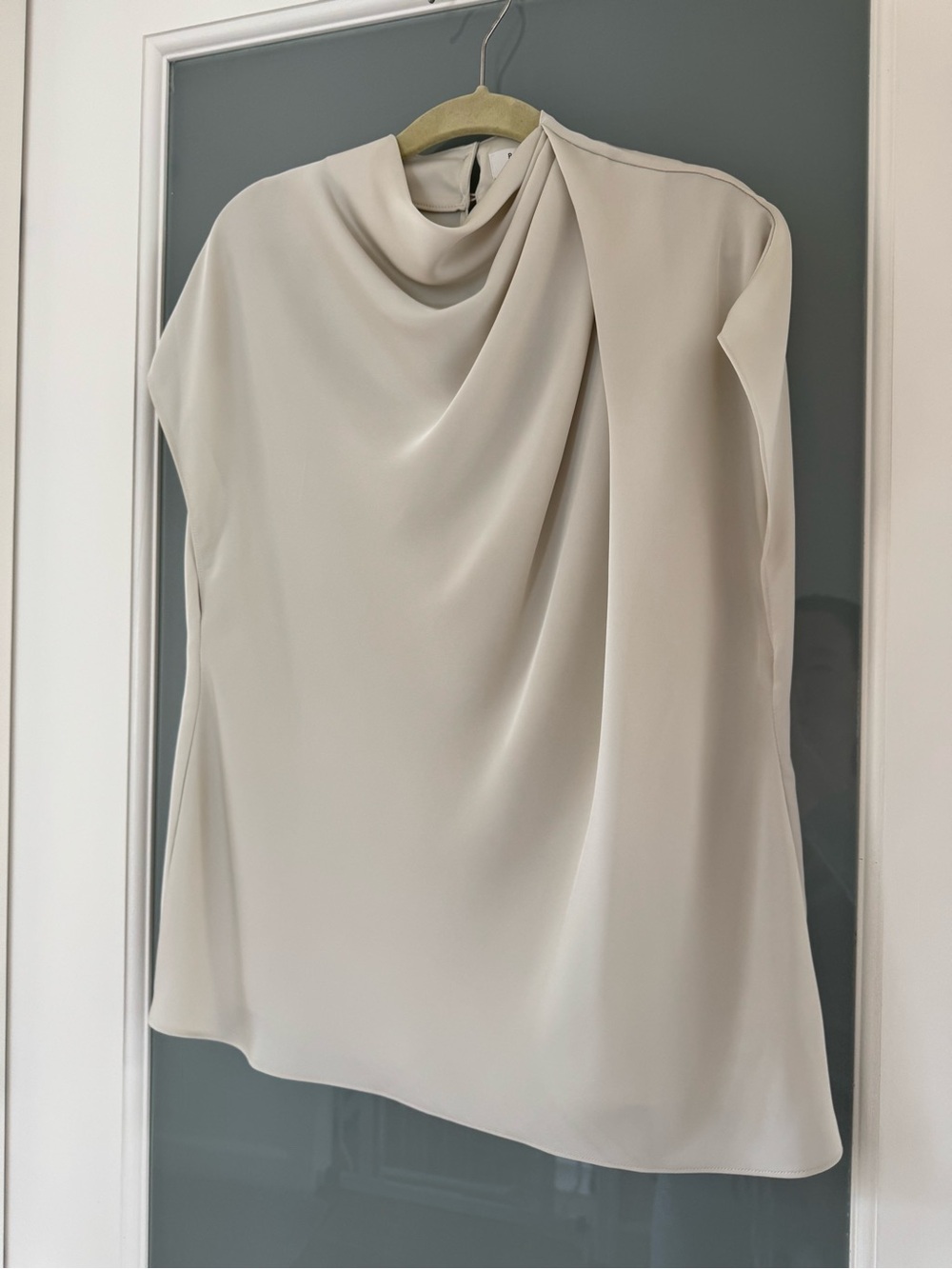Aritzia Babaton Nominee satin blouse